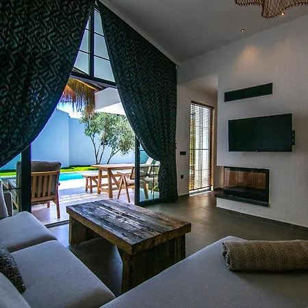 Region Random Villas By Lookbookholiday Willa